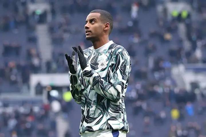 伊萨克归队难定去留，利物浦二次出击，酝酿破纪录报价